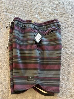 NWT Jacks Surfboards Lucas Terry Shorts Men’s Medium Gray Burgundy Stripe 18.5”